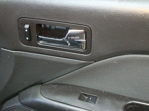 Used 2011 Ford Fusion SE image 9