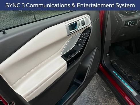 Used 2023 Ford Explorer Platinum w/ Technology Package image 16