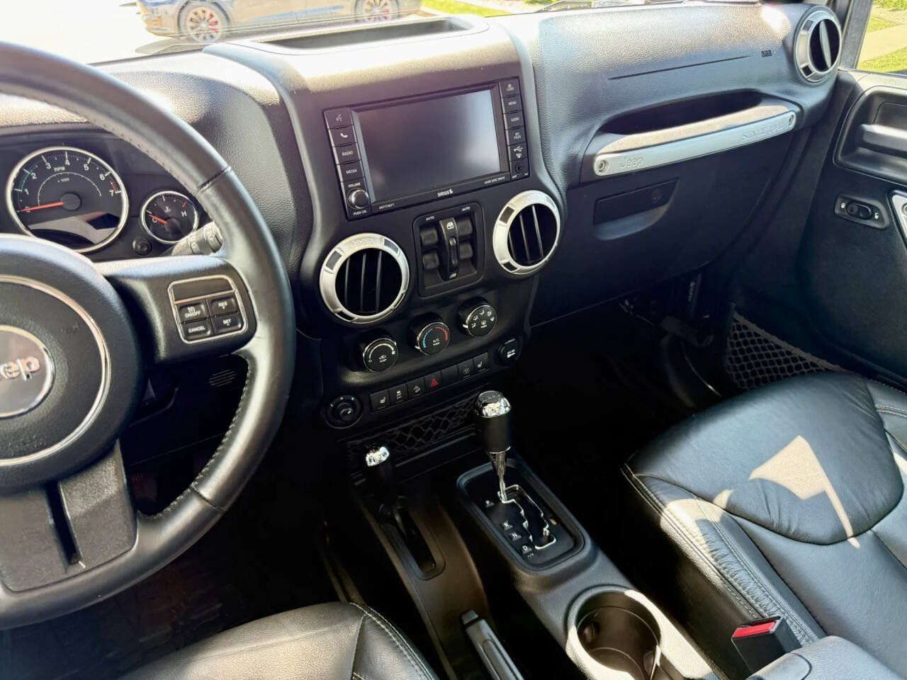 Used 2017 Jeep Wrangler Unlimited Rubicon w/ Connectivity Group AWD/4WD image 18