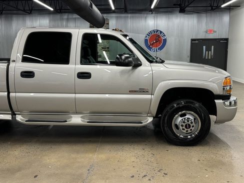 Used 2005 GMC Sierra 3500 SLT w/ Heavy-Duty Power Package AWD/4WD image 19