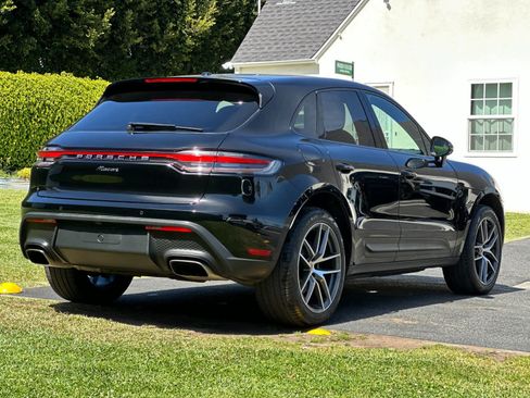 Certified 2022 Porsche Macan AWD/4WD image 8
