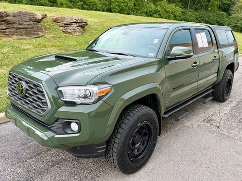 Certified 2022 Toyota Tacoma TRD Sport AWD/4WD image 1