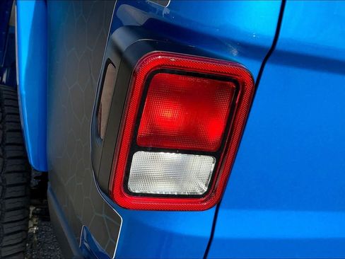 Used 2025 Jeep Gladiator Sport image 28