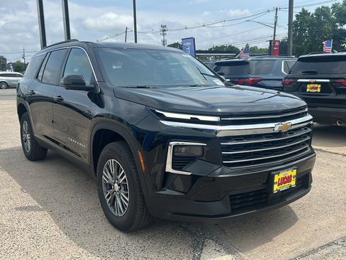 New 2026 Chevrolet Traverse LT w/ Driver Confidence Package AWD/4WD image 5