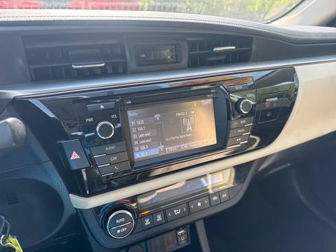 Used 2014 Toyota Corolla LE FWD image 22