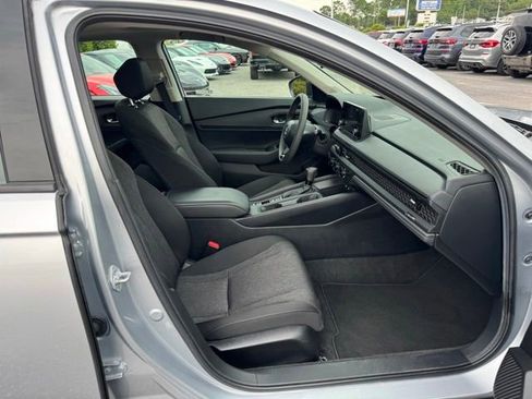 Used 2025 Honda Accord SE image 9