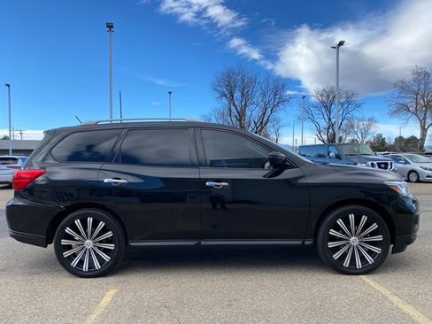 Used 2017 Nissan Pathfinder SV image 6