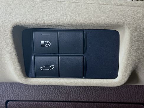 Used 2020 Toyota Highlander XLE image 17