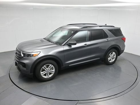 Certified 2023 Ford Explorer XLT RWD image 46