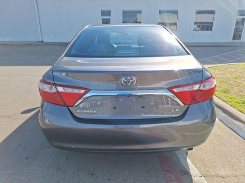 Used 2016 Toyota Camry LE image 5