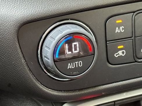 Used 2024 GMC Terrain SLT AWD/4WD image 29