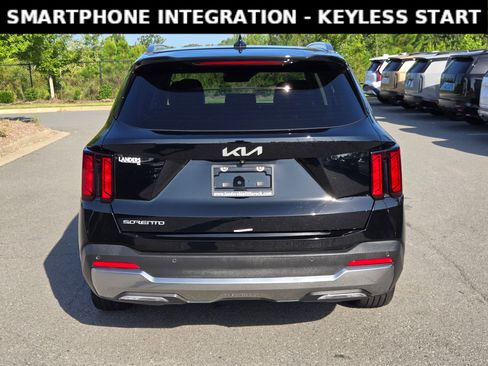 Used 2025 Kia Sorento S w/ Panoramic Sunroof Package FWD image 6