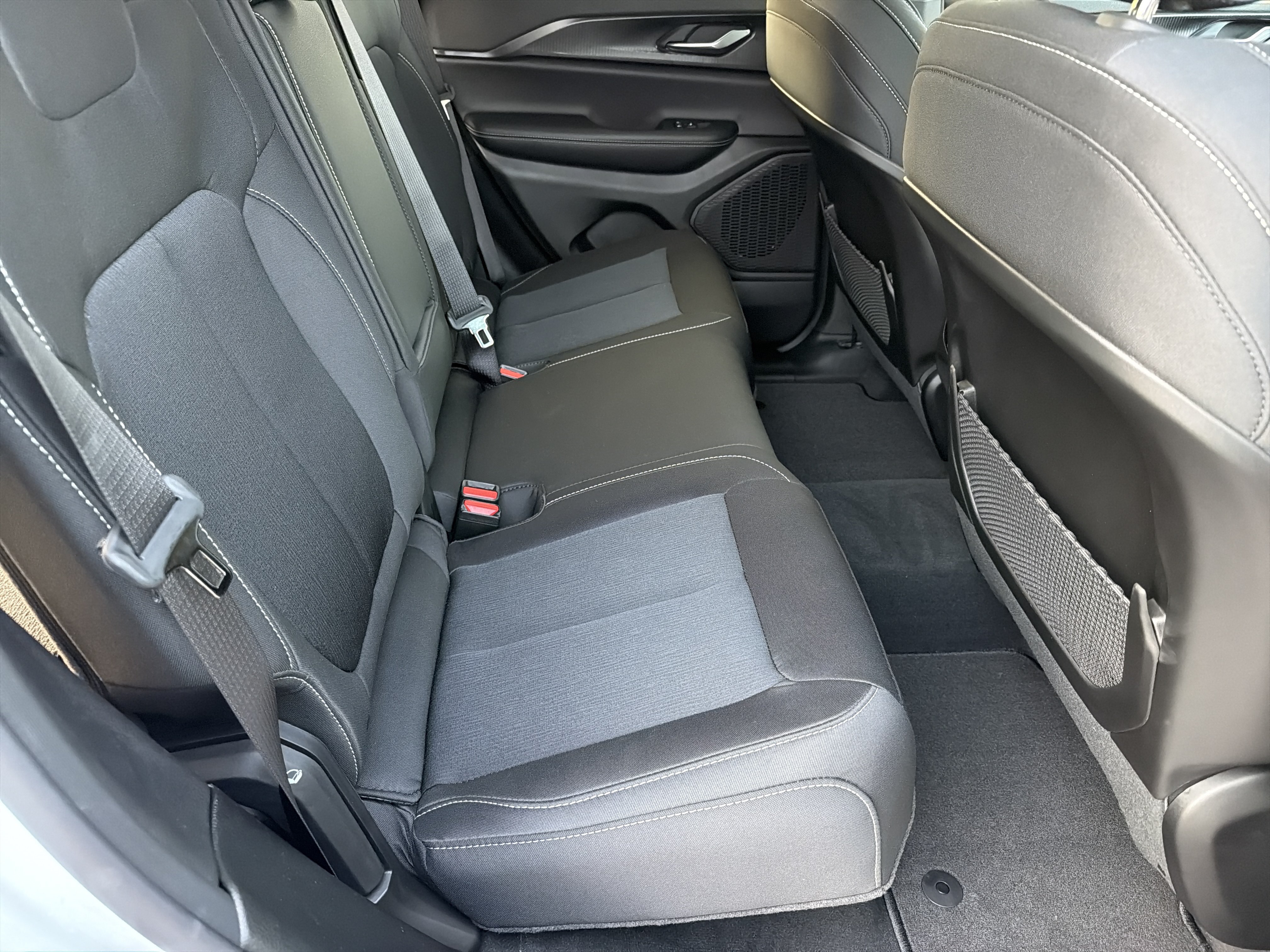 New 2027 Jeep Grand Cherokee Laredo X RWD image 14