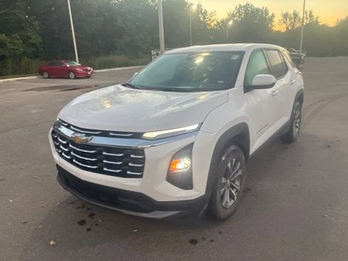 Used 2026 Chevrolet Equinox LT AWD/4WD image 3