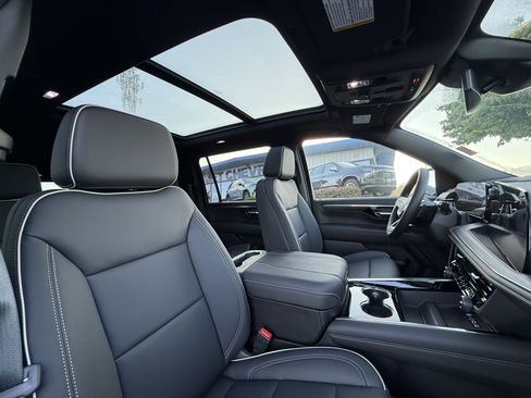 New 2025 Chevrolet Suburban Premier w/ Sun And Tow Package image 9