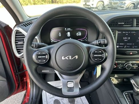 Used 2023 Kia Soul LX image 16