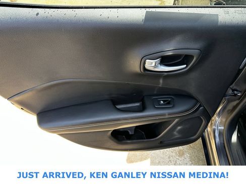 Used 2018 Jeep Compass Latitude w/ Popular Equipment Group AWD/4WD image 16