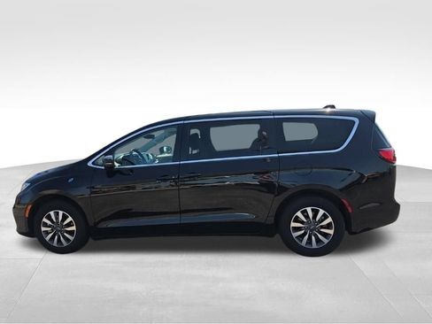 Used 2024 Chrysler Pacifica Limited FWD image 9