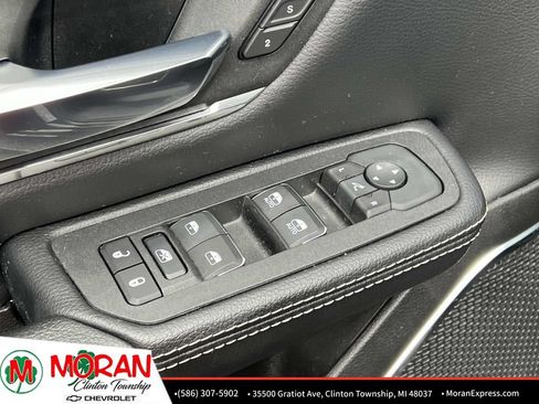Used 2025 RAM 1500 Laramie AWD/4WD image 17