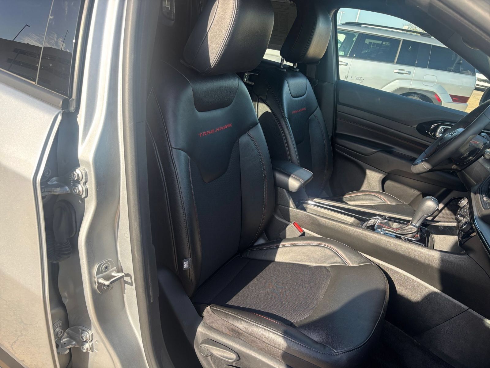 Used 2025 Jeep Compass Trailhawk AWD/4WD image 34