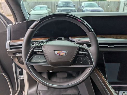 Used 2025 Cadillac Escalade Sport Platinum w/ LPO, ONYX Package AWD/4WD image 11