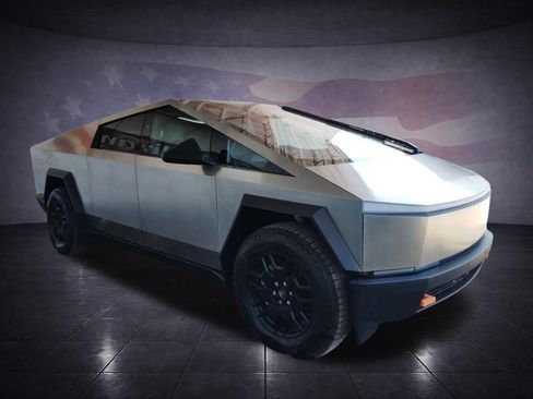 Used 2026 Tesla Cybertruck 2WD Crew Cab image 7