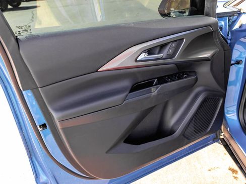 Used 2024 Chevrolet Equinox EV RS FWD image 9