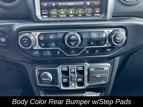 Certified 2020 Jeep Wrangler Unlimited Sahara AWD/4WD image 32