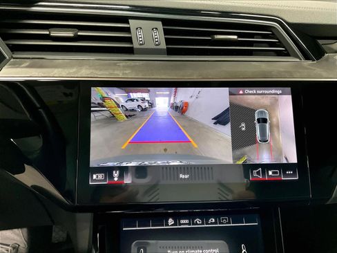 Certified 2024 Audi Q8 e-tron Premium Plus AWD/4WD image 21