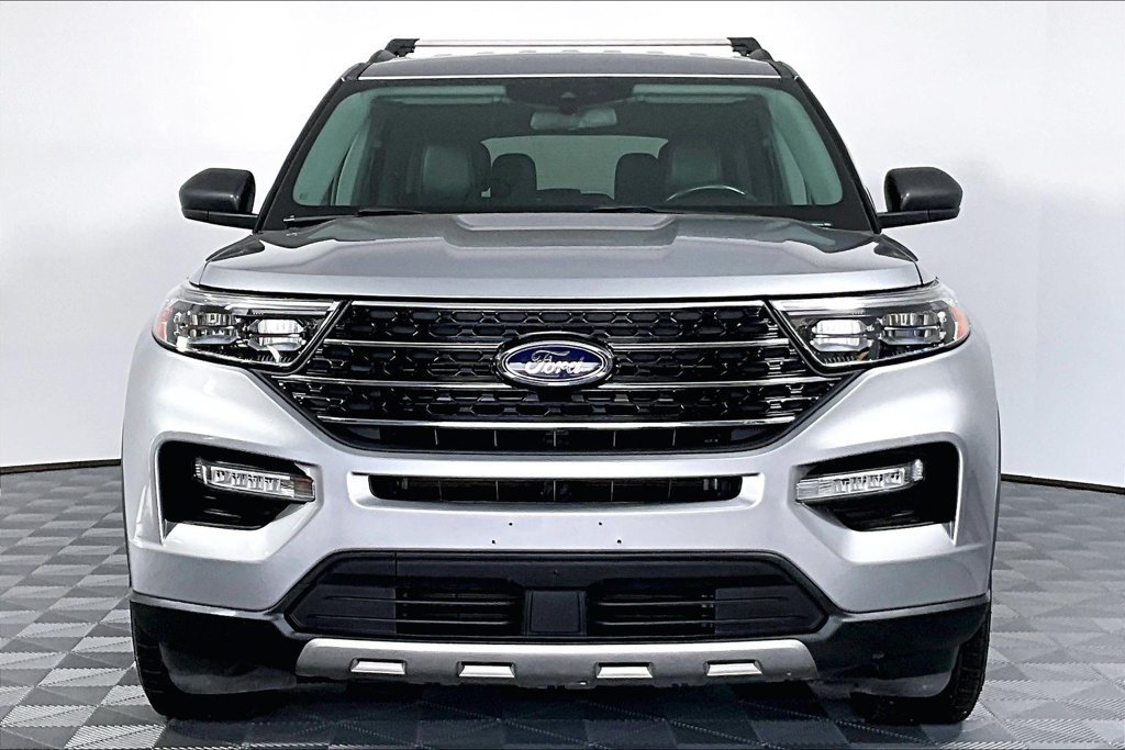 Used 2021 Ford Explorer XLT w/ Equipment Group 202A AWD/4WD image 3