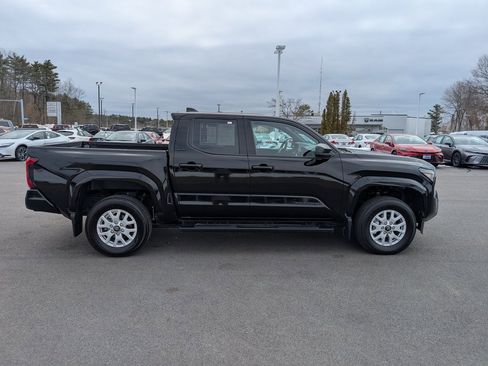 Used 2025 Toyota Tacoma SR5 image 7