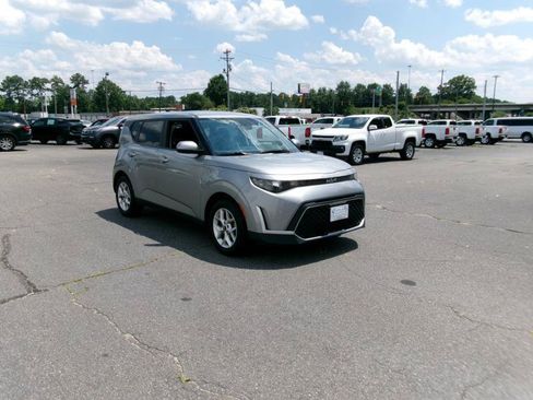Used 2025 Kia Soul LX w/ LX Technology Package FWD image 4