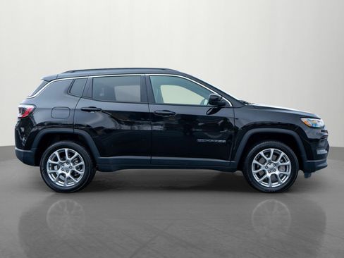 Used 2023 Jeep Compass Latitude image 8