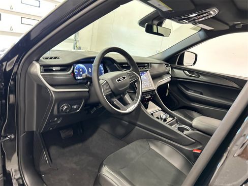 New 2025 Jeep Grand Cherokee L Altitude image 17