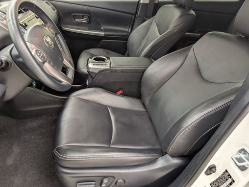 Used 2015 Toyota Prius V Five w/ Advanced Technology Package image 5