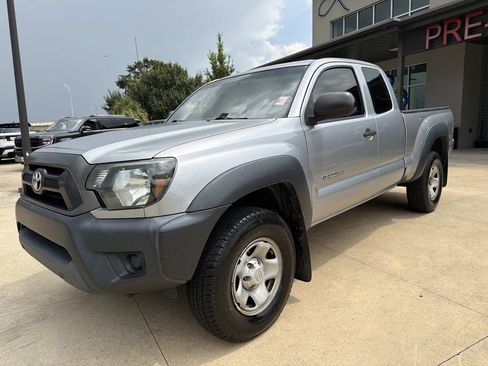 Used 2014 Toyota Tacoma PreRunner RWD image 3