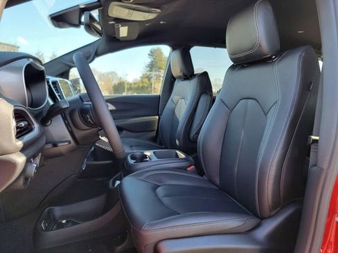 New 2026 Chrysler Pacifica Select AWD/4WD image 19