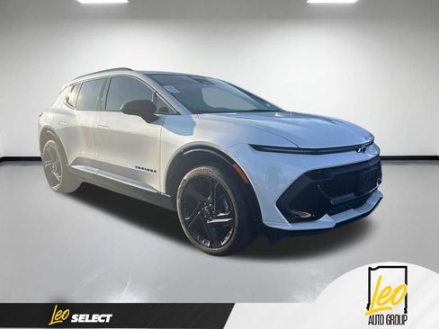 Used 2025 Chevrolet Equinox EV RS FWD image 2
