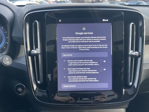 Used 2025 Volvo XC40 B5 Plus image 47