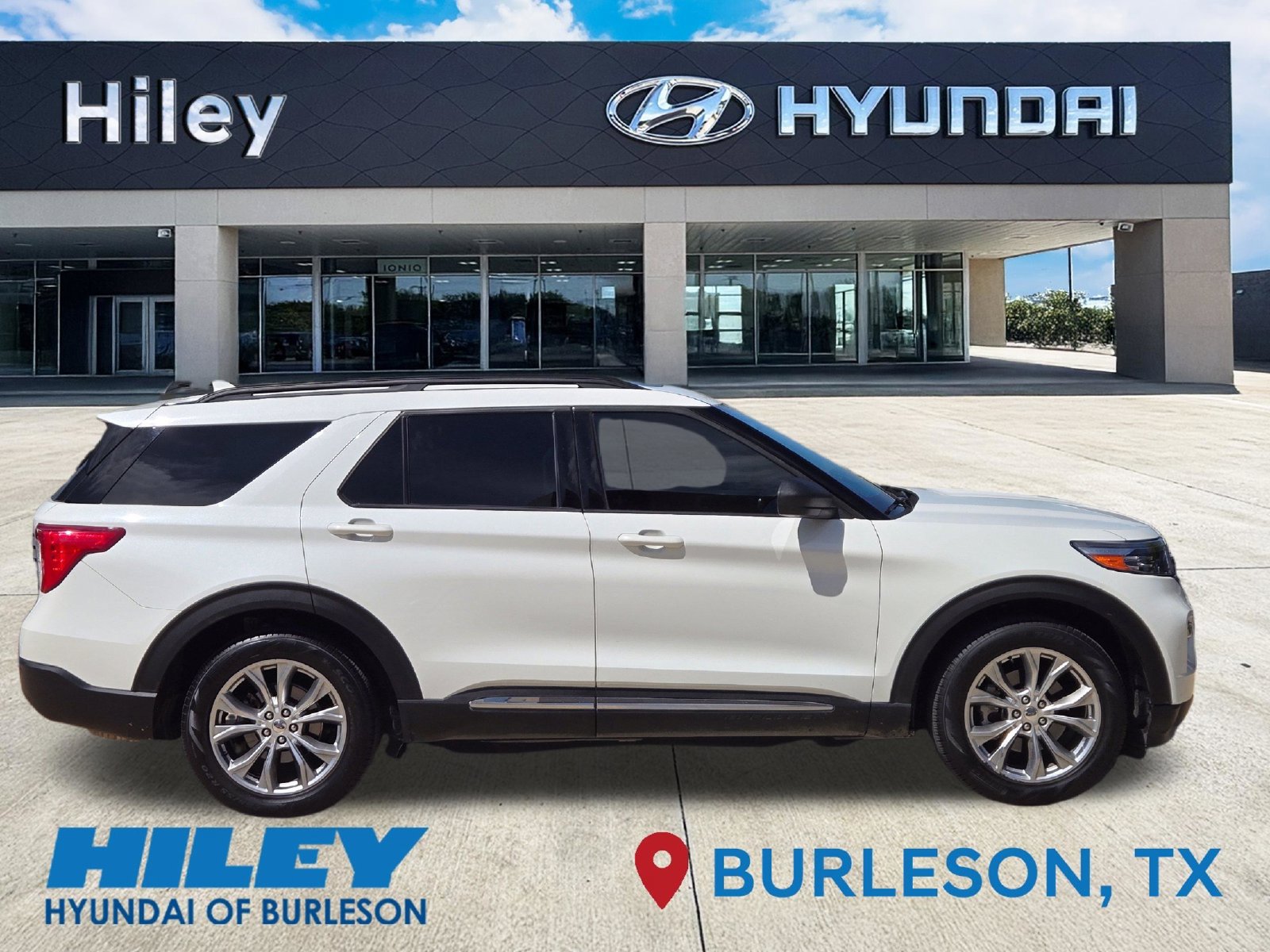 Used 2020 Ford Explorer XLT w/ Equipment Group 202A RWD image 3