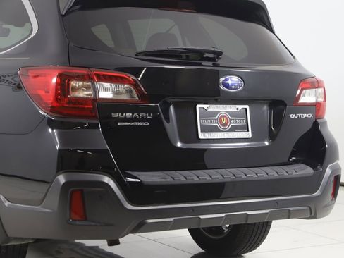 Used 2018 Subaru Outback 2.5i Limited image 23