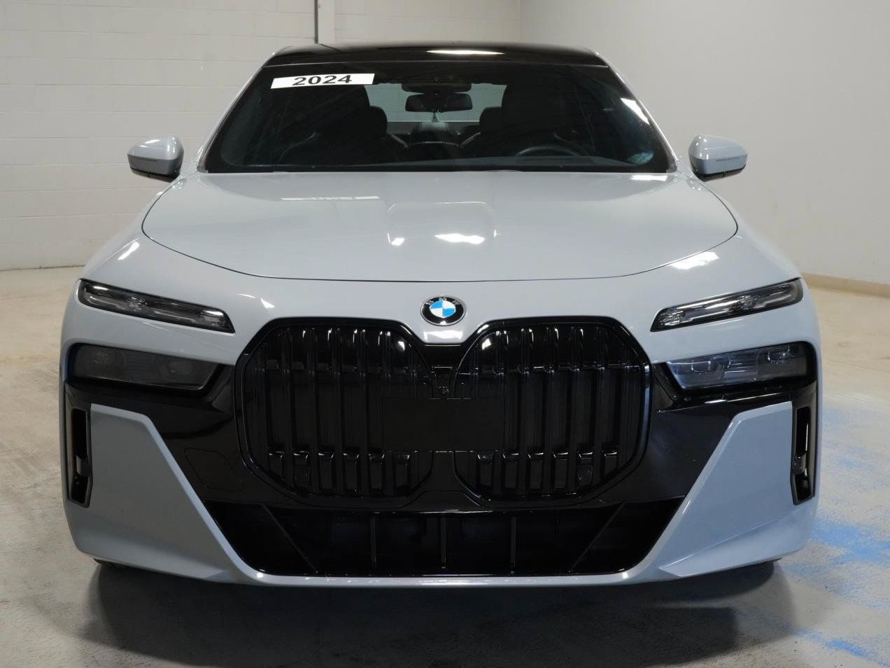 Used 2024 BMW 760i xDrive w/ Executive Package AWD/4WD image 19