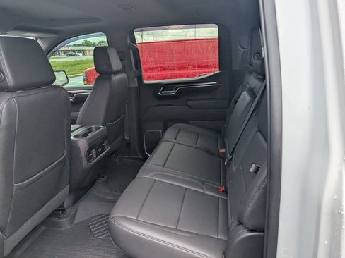 Used 2022 Chevrolet Silverado 1500 LT Trail Boss w/ LT Trail Boss Premium Package AWD/4WD image 11