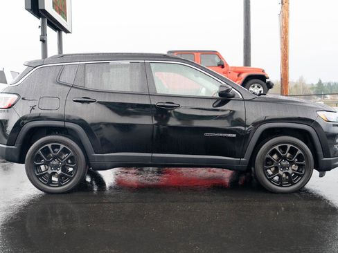 Used 2022 Jeep Compass Latitude AWD/4WD image 8