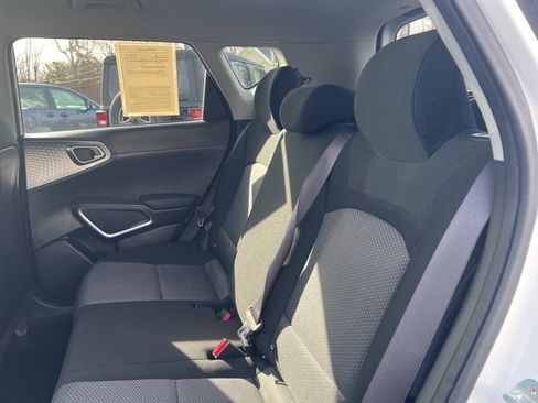Used 2022 Kia Soul LX image 16