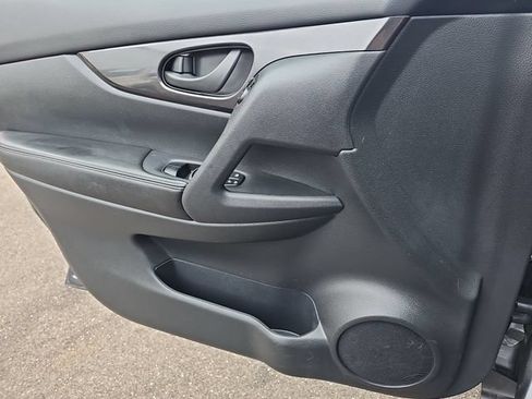 Used 2019 Nissan Rogue S AWD/4WD image 25
