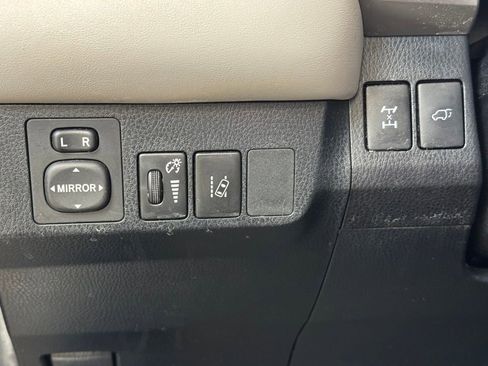 Used 2018 Toyota RAV4 Limited image 26