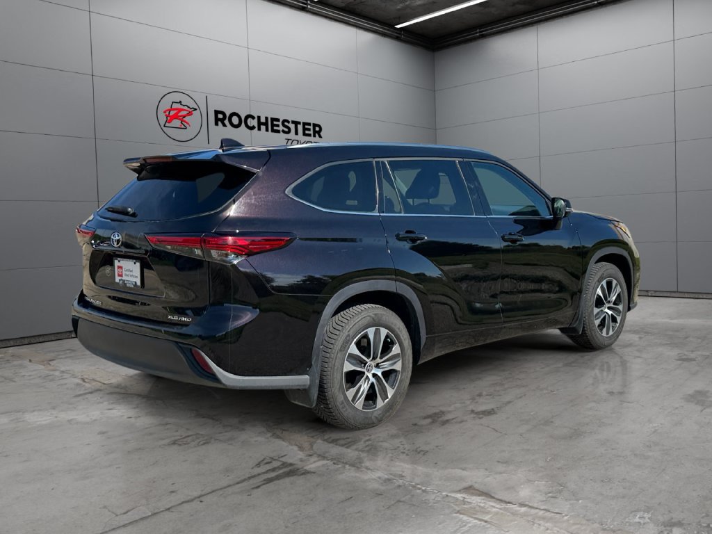 Certified 2021 Toyota Highlander XLE AWD/4WD image 5