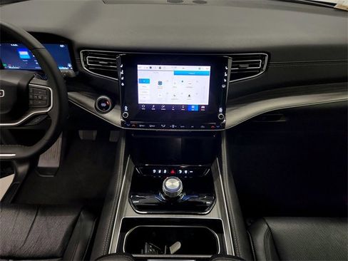 Used 2024 Jeep Wagoneer L Series II w/ Flexible Seating Group image 24