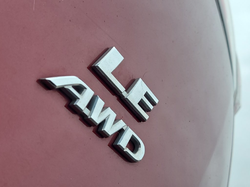 Used 2018 Toyota RAV4 LE AWD/4WD image 17